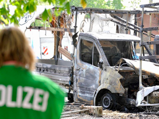 Illustration for article titled Dozens Of Luxury Cars Torched In German Arson Spree